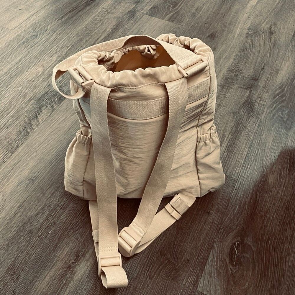 NWT Gorgeous BEIS Tan /Beige Nylon Sport Tote 2 Ways Tote bag & Backpack - Picture 8 of 16